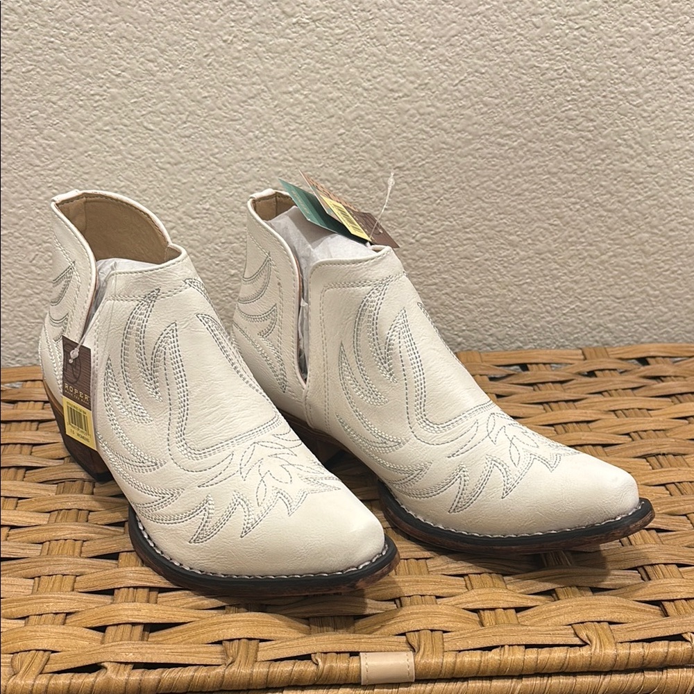 Roper White Western Ankle Booties